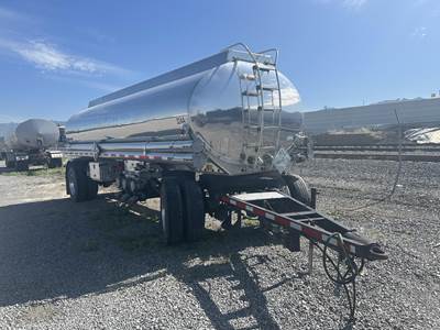 Clough 1986 FUEL PUP Fuel Trailer