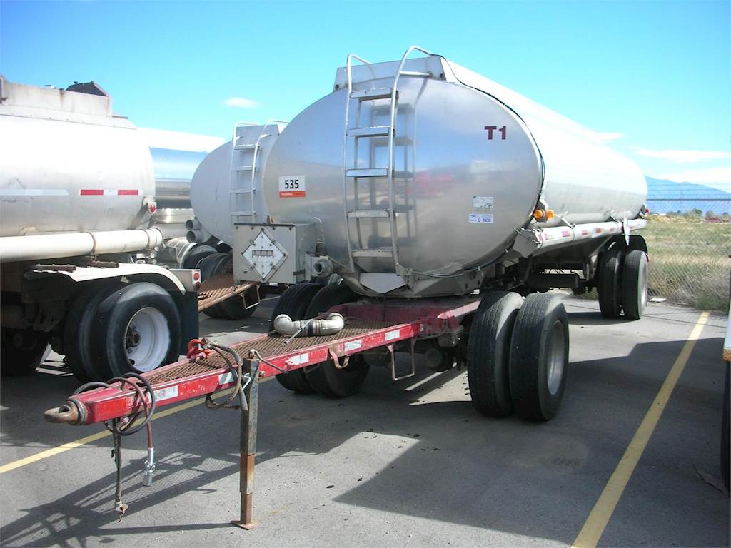 1981 Clough TWO AXLE FUEL PUP, 5400 GALLON TWO COMPARTMENT Gasoline