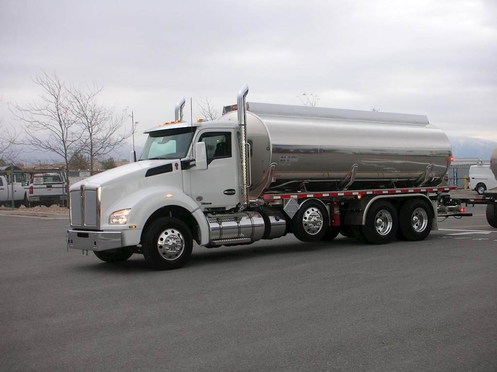 2018 heil heil truck mount and 4 axle pull mounted on a kenworth
