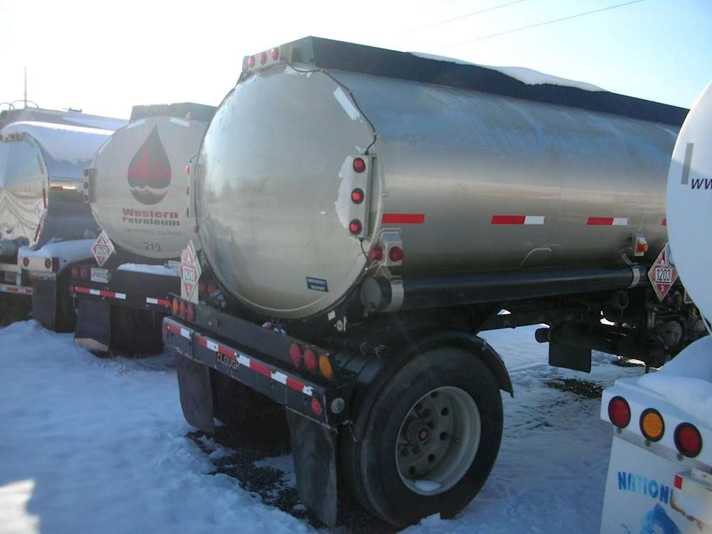 1981 Clough 5400 GALLON, TWO AXLE PULL TRAILER Gasoline / Fuel Tank