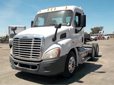 Freightliner Cascadia 113 Day Cab Truck