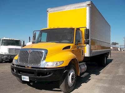 International DuraStar 4300 26 ft Box Truck - 230HP, Roll up Door