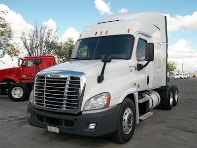 Freightliner Cascadia 125 Sleeper Semi Truck - Mid Roof Sleeper, Detroit 435HP, Ultrashift