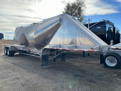 MAC 1,000 CU FT PNEUMATIC, AIR RIDE, REAR DISCHARGE, A Dry Bulk / Pneumatic Tank Trailer