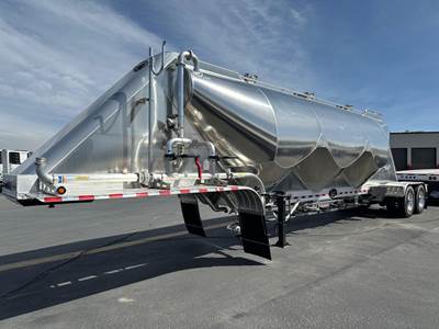 MAC 1050 CU FT MAC PNEUMATIC, 3 HOPPERS, REAR DISCHARG Dry Bulk / Pneumatic Tank Trailer