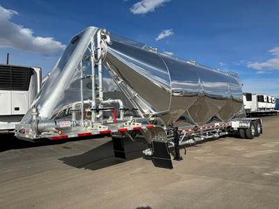 MAC FOOD GRADE 1600 CU FT PNEUMATIC, 5" LINES,, 3 HOPP Dry Bulk / Pneumatic Tank Trailer