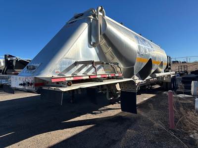 MAC MAC 1050 3 HOPPER PNEUMATIC, AIR RIDE, REAR DISCHA Dry Bulk / Pneumatic Tank Trailer