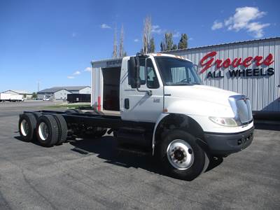 International DuraStar 4400 Tandem Axle Cab & Chassis Truck - DT466, 250HP, 6 Speed Allison Hs Automatic
