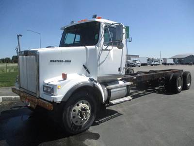 Western Star 4800 Tandem Axle Cab & Chassis Truck - Caterpillar, 380HP, 10 Speed Manual