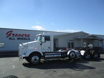 Kenworth T800 Tri Axle Day Cab Truck - Paccar 455HP, 10 Speed Manual