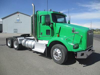 Kenworth T800 Day Cab Truck - Cummins 450HP, 10 Speed Manual