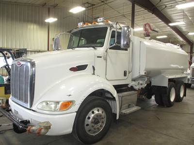 Peterbilt 384 Day Cab Truck - Cummins 425HP, 13 Speed Manual