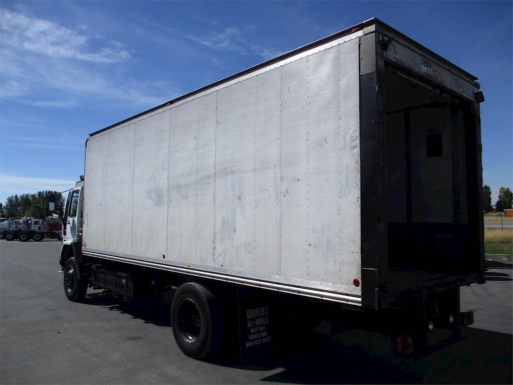 2001 Sterling SC8000 Single Axle Box Truck, Cummins ISB, 240HP, Automatic