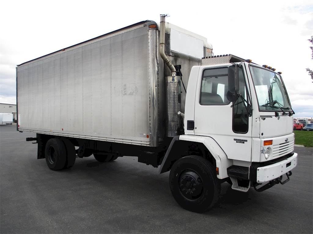 2001 Sterling SC8000 Single Axle Box Truck, Cummins ISB, 240HP, Automatic