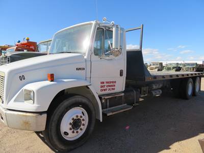 2000 Freightliner FL80 Truck - Flatbed / Platform Body