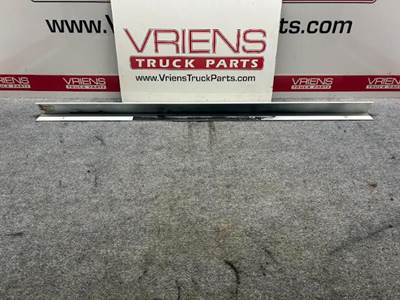 T22-1035-300 COVER-SLPR ROCKER 1665
