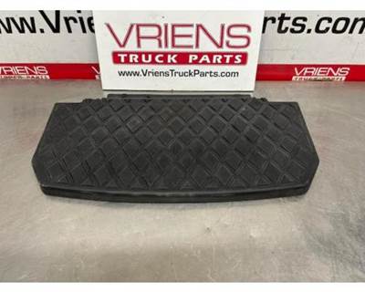 PACCAR U63-1015-000 STEP PAD