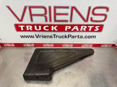 82728321 FENDER BRACKET
