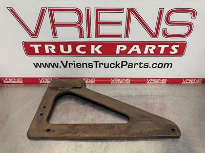 82728322 FENDER BRACKET