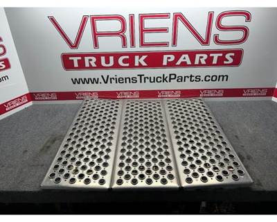 Kenworth Deck Plate / Catwalk