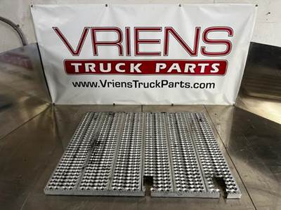 Peterbilt Deck Plate / Catwalk