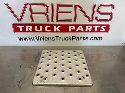 22-69180-000 FREIGHTLINER ALUMINUM DECK PLATE
