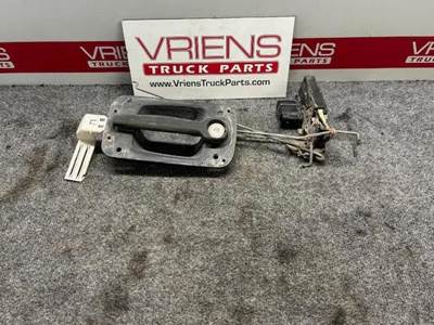 16643439 LH DOOR HANDLE
16872405 LATCH LOCK LEVER