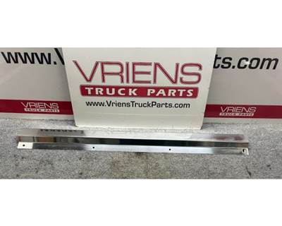 Kenworth W900 Left Grille Shell Side, Part # RKGP008