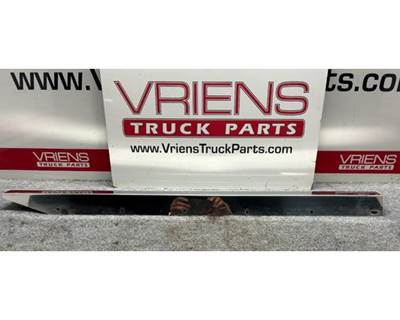 Kenworth W900 Right Grille Shell, Part # RKGP009