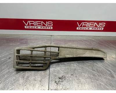 1996 Peterbilt 379 Right Front Aluminum Cast Step-Fender, Part # L82-6003R