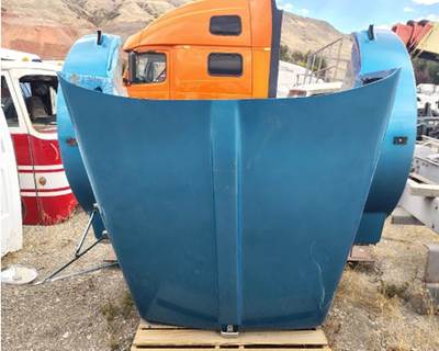 Used 1995-2006 Kenworth T800 Fiberglass Hood with Curved Cowl, Part # K146-1312