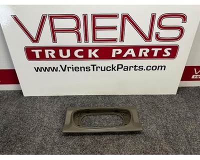 Kenworth Center Dome Light Bezel, Part # P54-1060