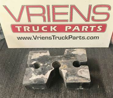 B80-1002-2540 SPACER-FRONT AXLE ALUM EXT
HAS NORMAL WEAR ON PIN AREA SEE PHOTO