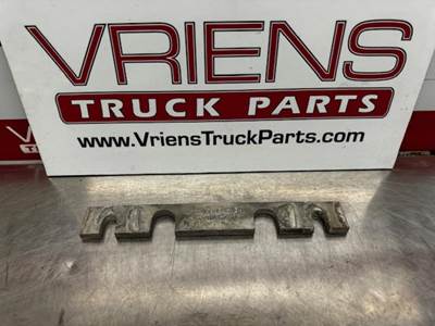 D80-6002 SPACER-BRKT AIR CLEANER