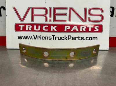 M80-1035 SPACER-SKID