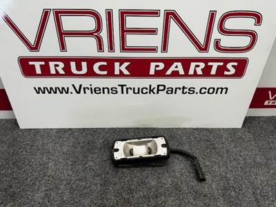 COURTESY LAMP WHITE GRAKON 4088 MISSING LENS/COVER