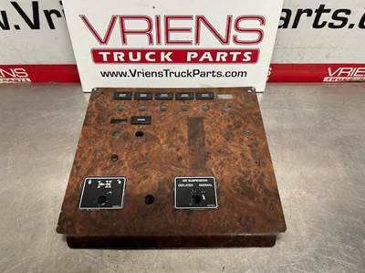 S64-1072-5 PANEL-SWITCH UPPER INCLUDING LAMP-IDS
P54-1032-29; P54-1032-79;