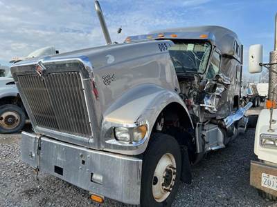 International 9900i Truck