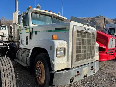 International F-4370 Truck