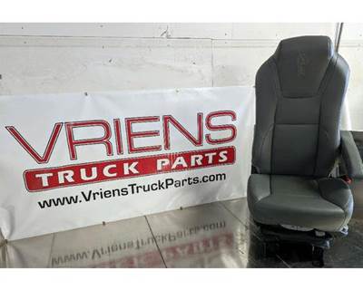 Kenworth T680 Right Seat