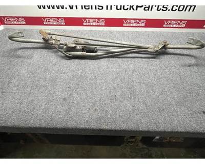 PACCAR E006-181 WIPER MOTOR ASSEMBLY W/ BRACKET AND PIVOT ARM