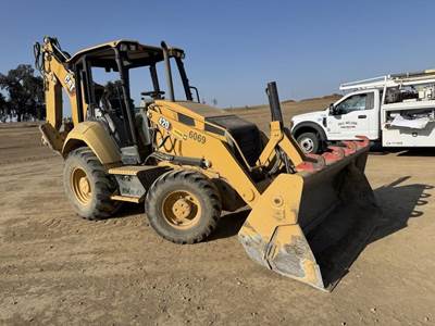 2022 Caterpillar 420 Loader Backhoe