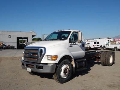 2015 Ford F750 Cab and Chassis Truck