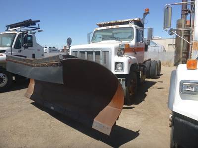 2002 International 2574 T/A Cab & Chassis