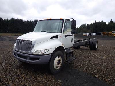 1984 International DuraStar 4300 Cab & Chassis Truck
