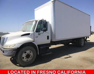 2005 International Durastar 4200 S/A Box Truck