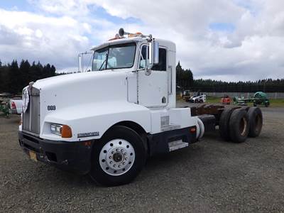 1987 Kenworth T600 Cab & Chassis Truck