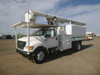 2003 Ford F750 Bucket Chipper Truck