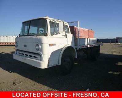 1985 Ford C700 Flatbed Truck/Tractor