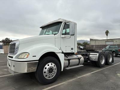 2008 Freightliner Columbia Day Cab Truck